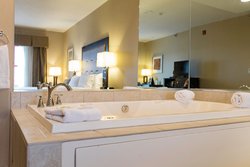  - Holiday Inn Express & Suites Olathe - I-35, Exit 220