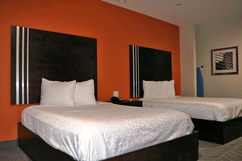 SCOTTISH INNS AND SUITES-guestroom-STXHI 2 Queens Kitchenette 100.jpg.jpg