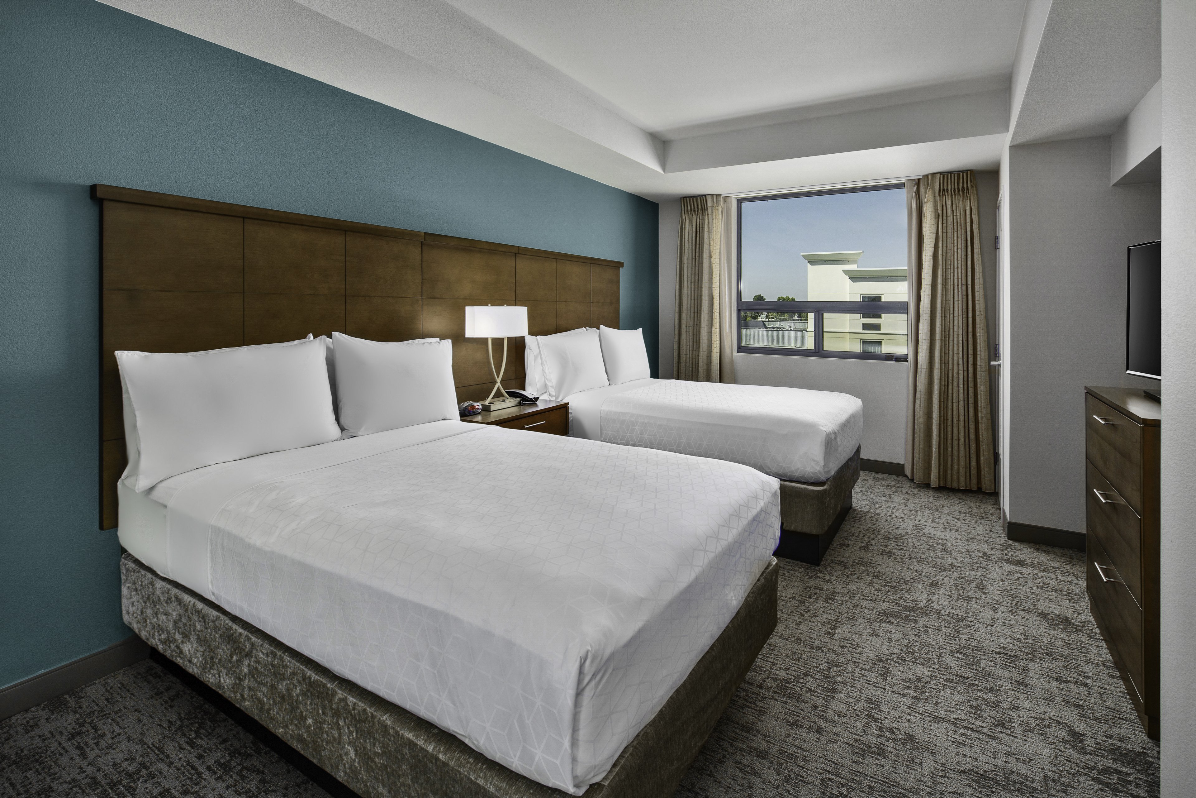 STAYBRIDGE STES IRVINE - ARPT BY IH-guestroom-Guest Room.jpg