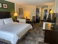 - Holiday Inn Express & Suites Pekin