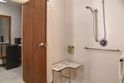  - Holiday Inn Express & Suites Ottawa - I-35, Exit 183