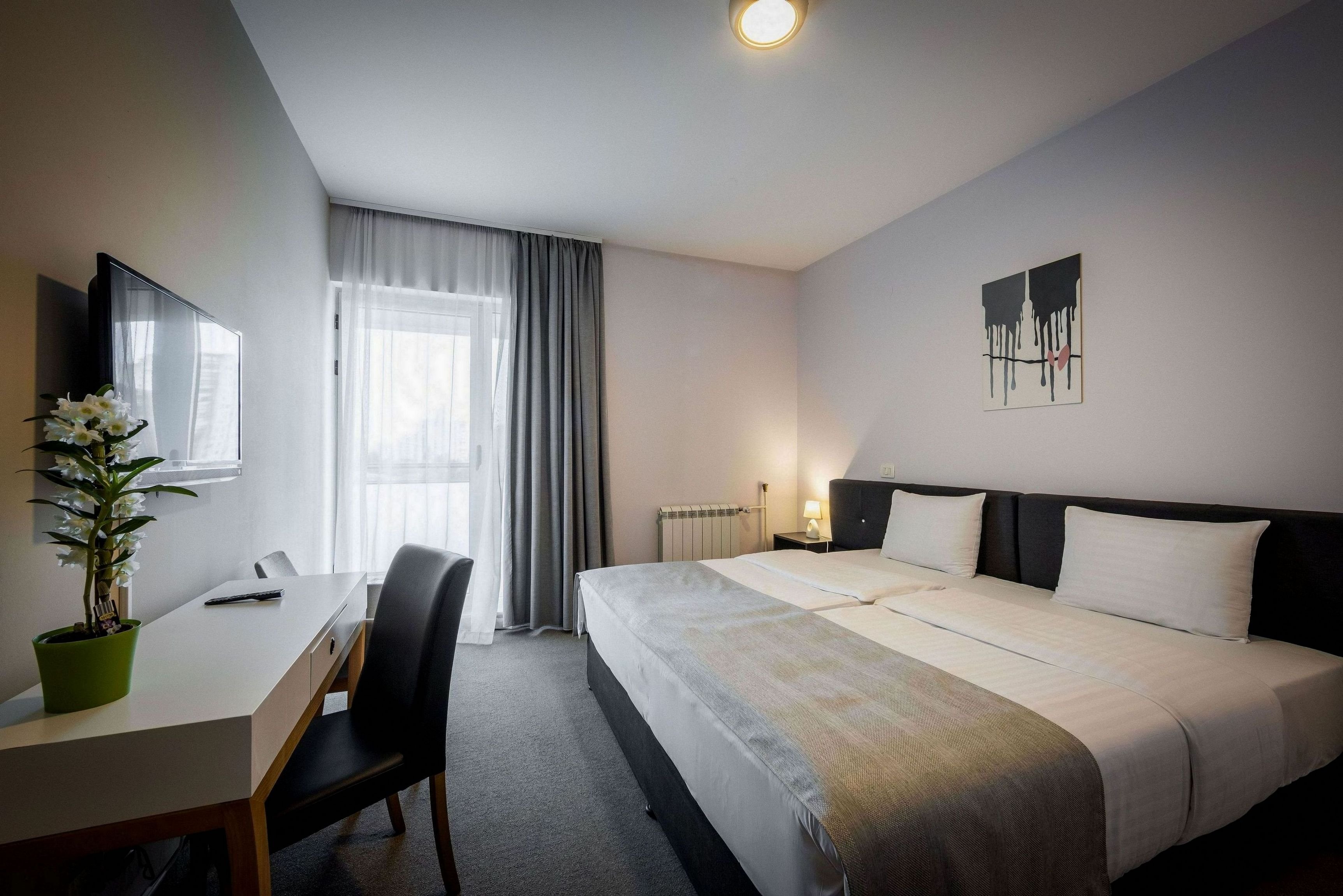 BLEECKER HOTELS-guestroom-Standard room.jpg