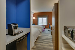  - Holiday Inn Express & Suites MetroCenter Downtown Nashville - I-65, Exit 85