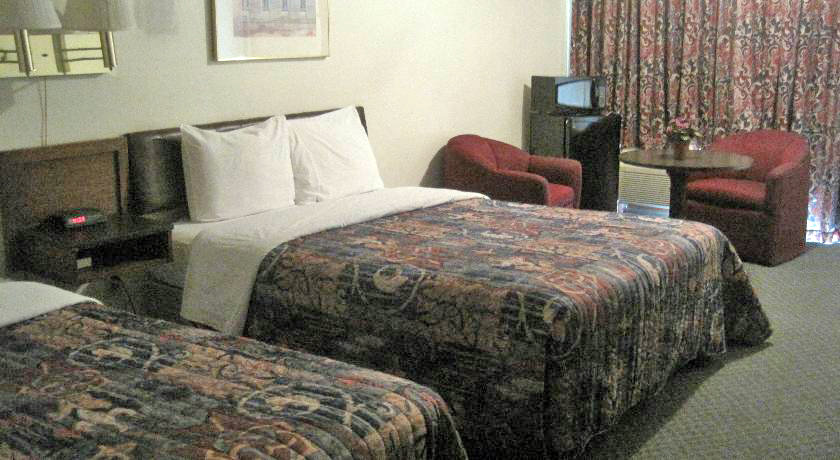 SCOTTISH INNS SUITES MERKEL-guestroom-STXME Doubles.jpg