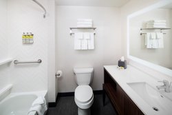  - Holiday Inn Cheshire - I-84, Exit 28