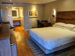  - Hotel Strata Mountain View