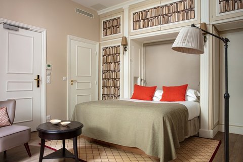 607264 Guest Room