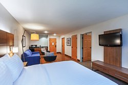  - Holiday Inn Express & Suites Broken Arrow