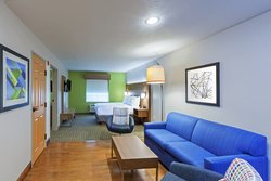  - Holiday Inn Express & Suites Broken Arrow