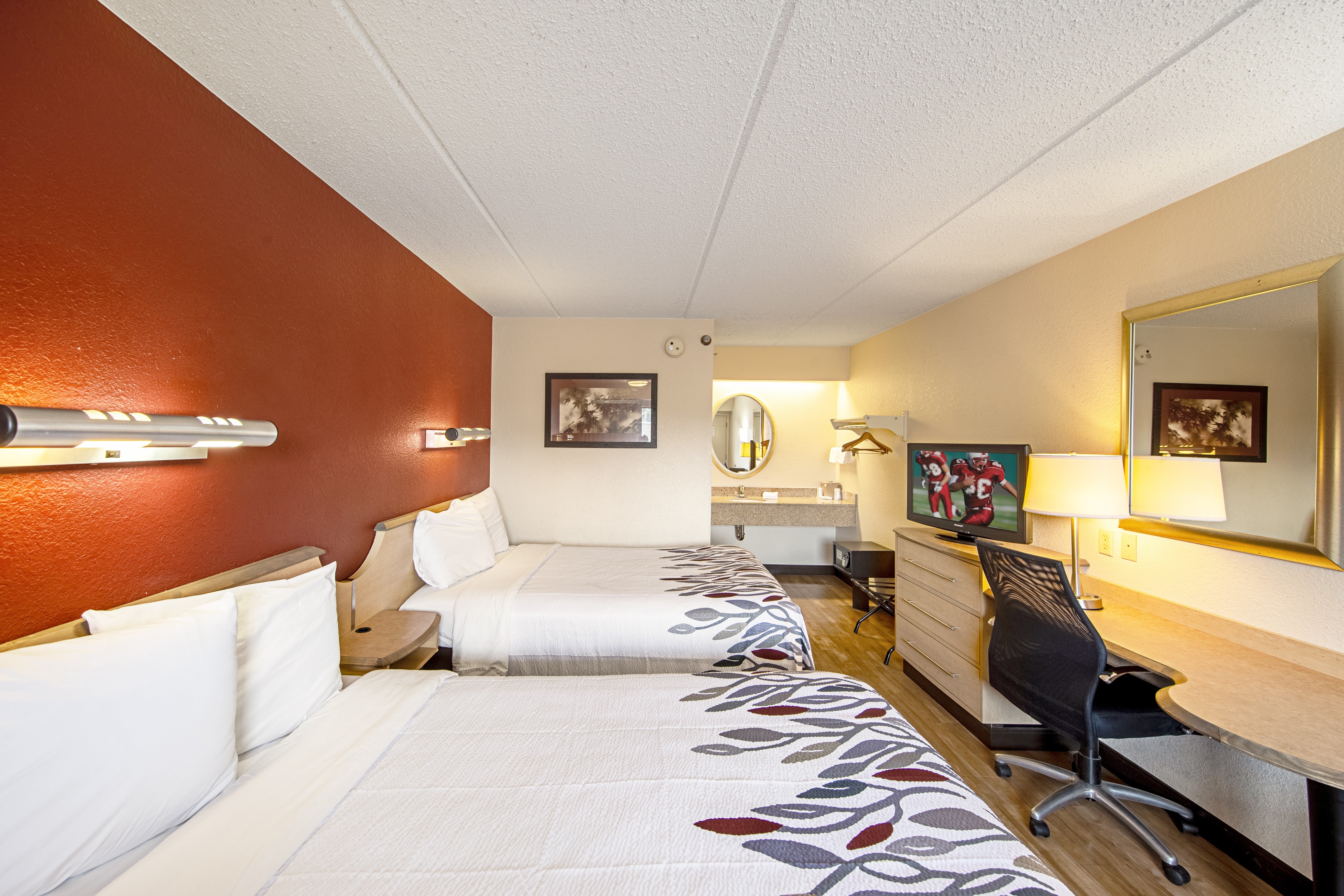 RED ROOF ELKHART-guestroom-Full Beds.jpg