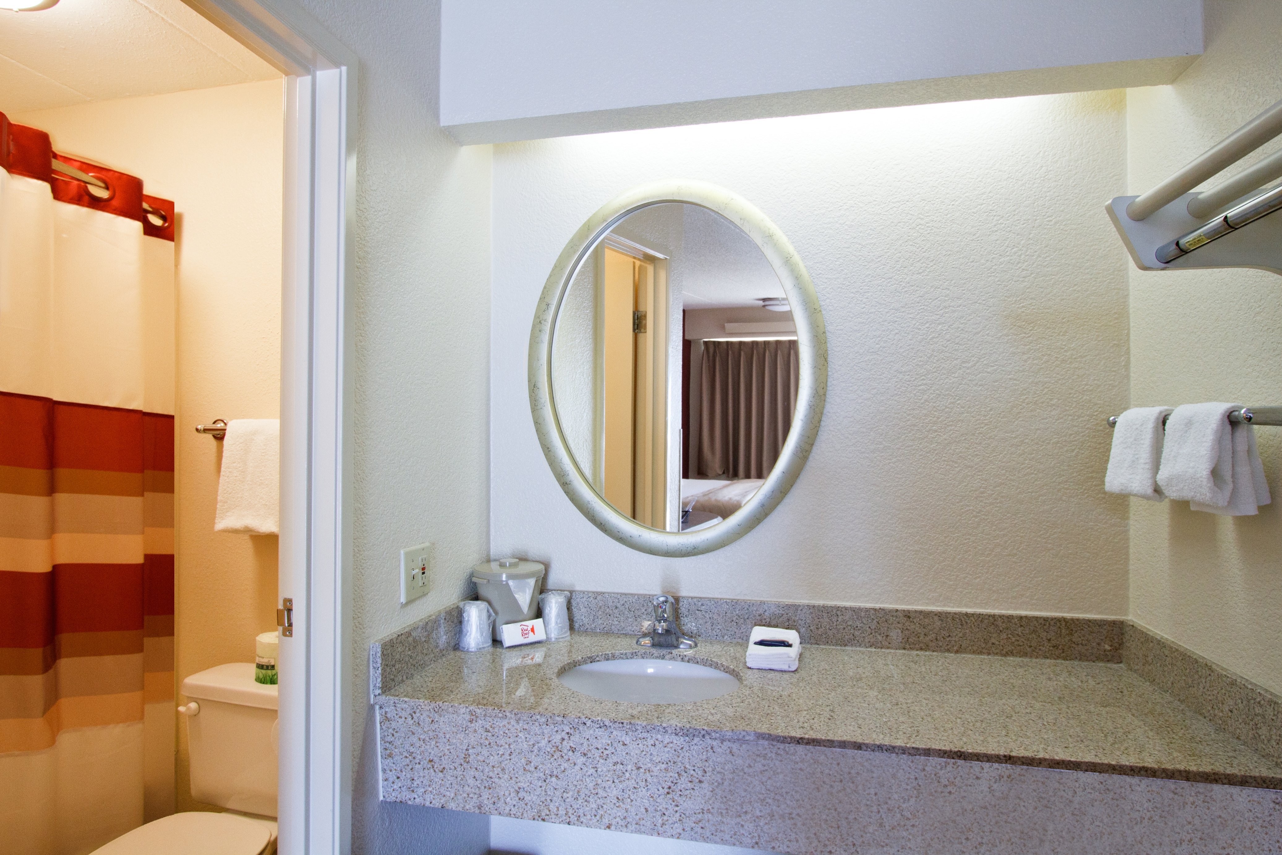 RED ROOF ELKHART-guestroom-Bathroom.jpg