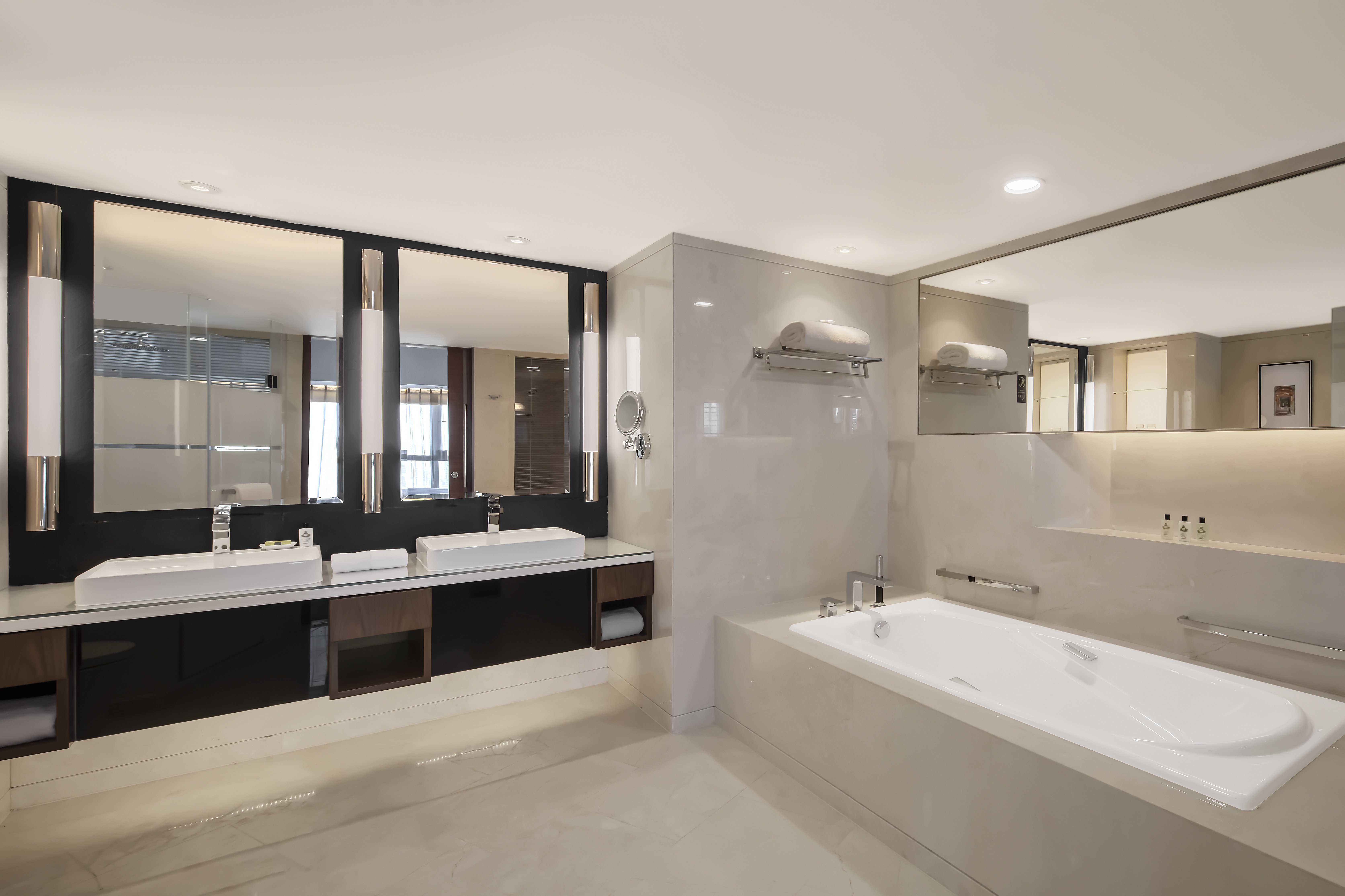 INTERCONTINENTAL SHANGHAI PUDO BY I-guestroom-Premier Suite Bathroom.jpg