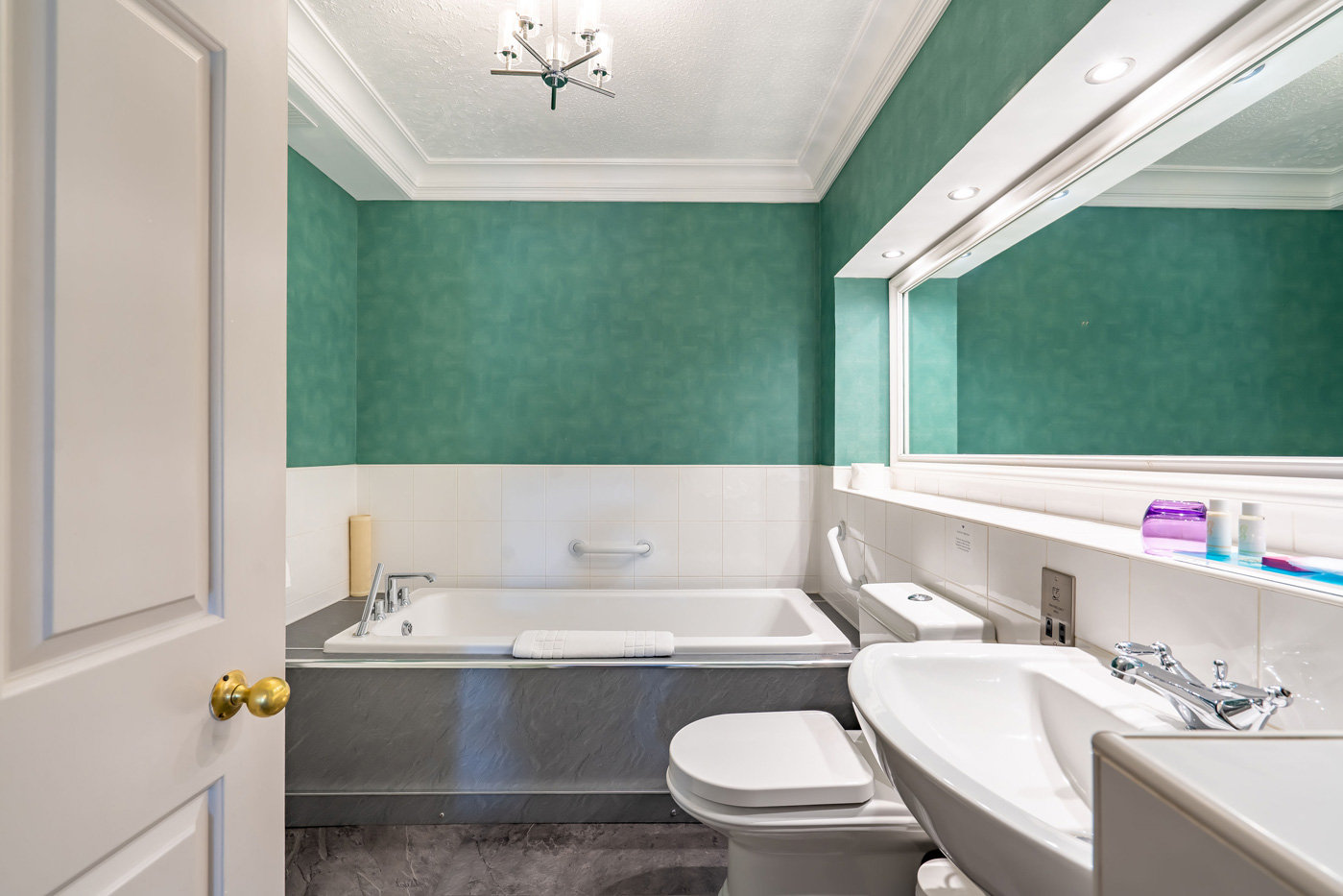 Banchory Lodge Hotel-guestroom-Bathroom.jpg