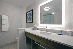  - Holiday Inn Express Downtown Milwaukee - I-794, Exit 1E