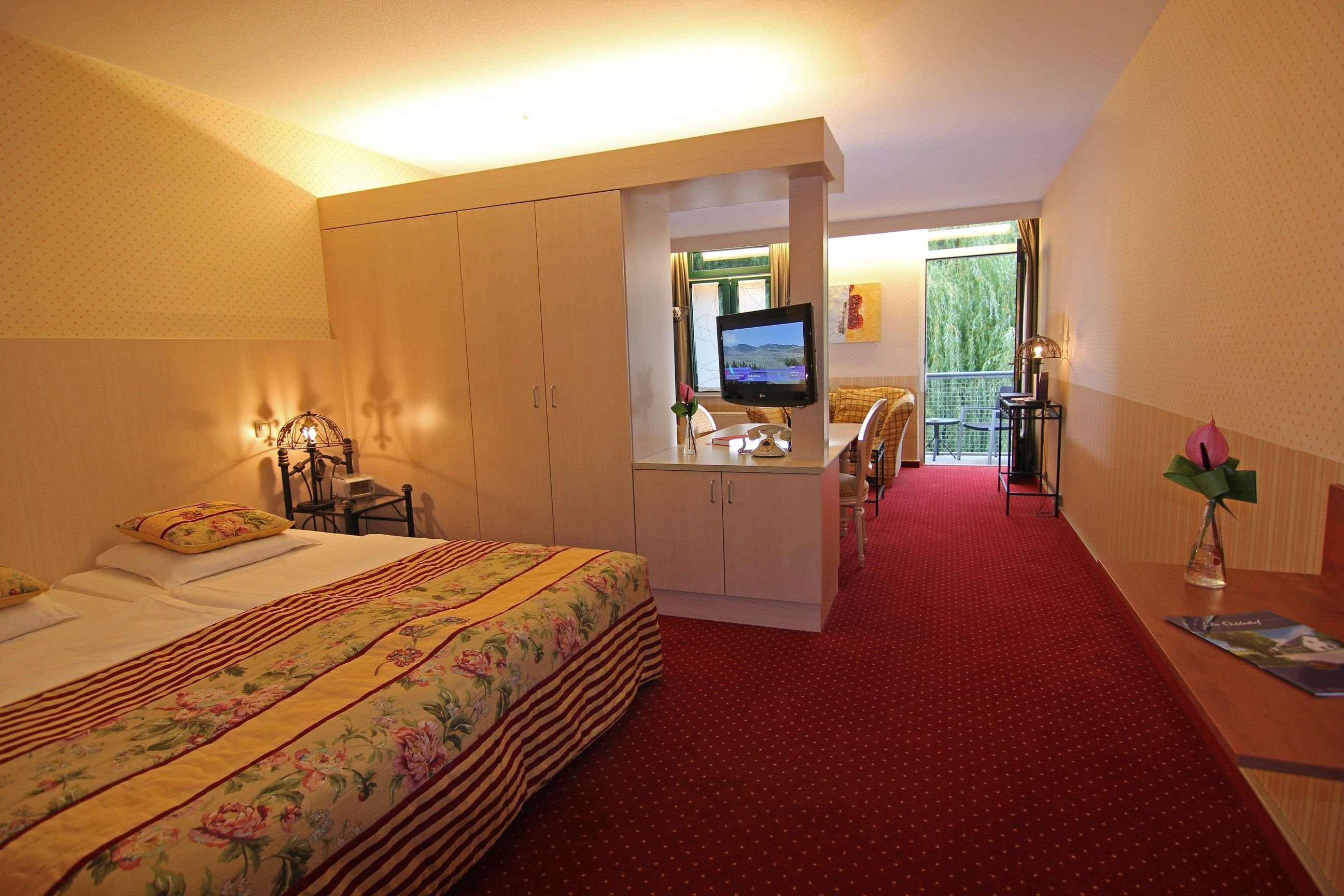 OOLDERHOF-guestroom-Garden Suite.jpg
