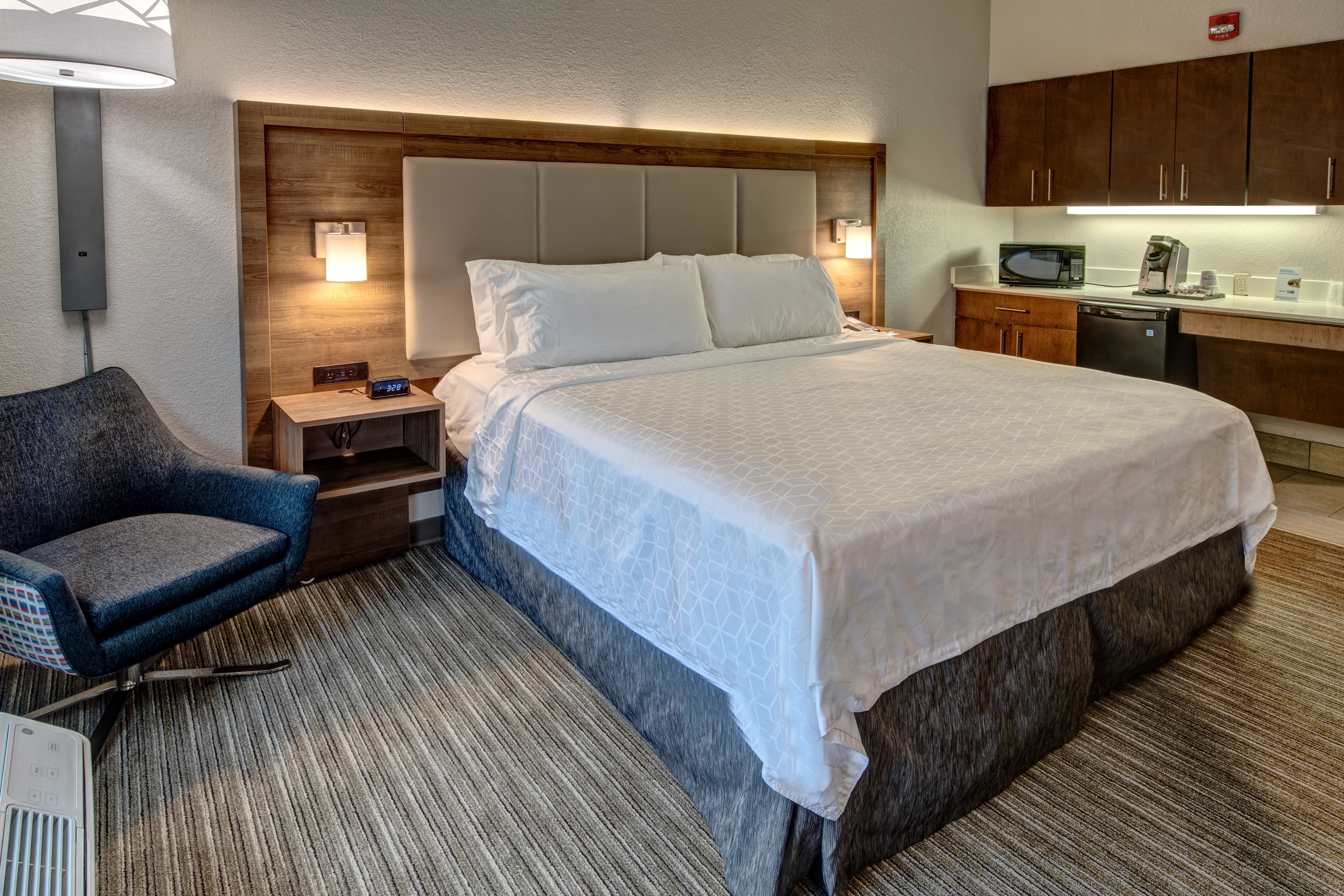 King bed room - Free Coffee