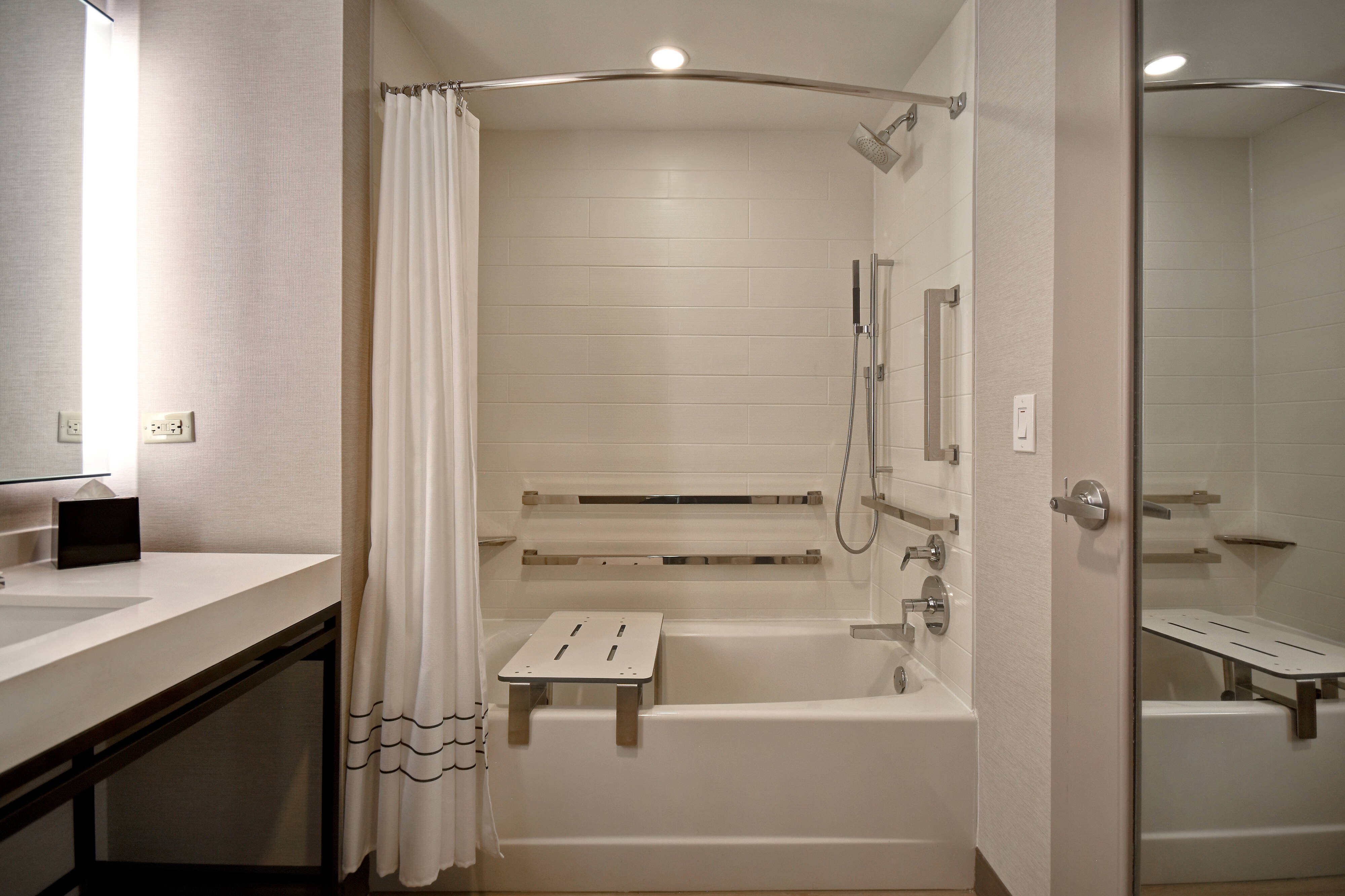 Accessible Bathroom - Shower/Tub