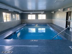  - Holiday Inn Express & Suites Raton - I-25, Exit 450