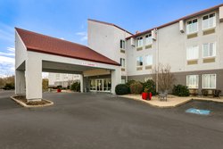  - Red Roof Plus+ Inn & Suites Saugus