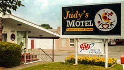  - Judy's Motel Bedford