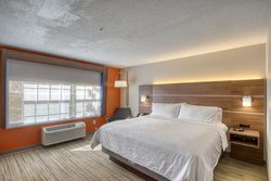  - Holiday Inn Express & Suites Oshkosh - I-41, Exit 119