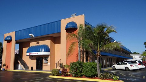 Magnuson Hotel Bradenton Exterior