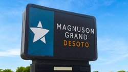  - Magnuson Grand DeSoto - I-35, Exit 416