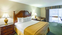  - Magnuson Grand DeSoto - I-35, Exit 416