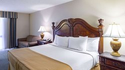  - Magnuson Grand DeSoto - I-35, Exit 416