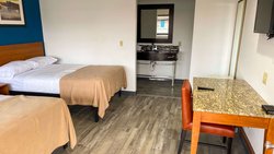  - Springs Motel Russell Springs