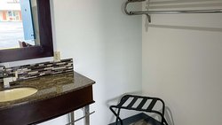  - Springs Motel Russell Springs