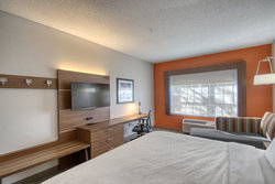  - Holiday Inn Express & Suites Oshkosh - I-41, Exit 119