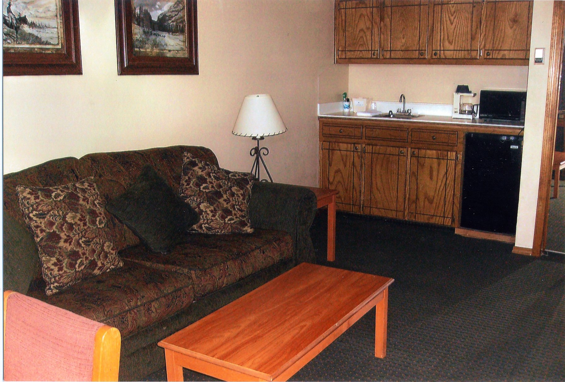 Will Rogers Inn-guestroom-WillRogersInn Claremore OK Room Amenity.jpg
