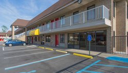  - Studios & Suites 4 Less Chesapeake - I-64, Exit 290