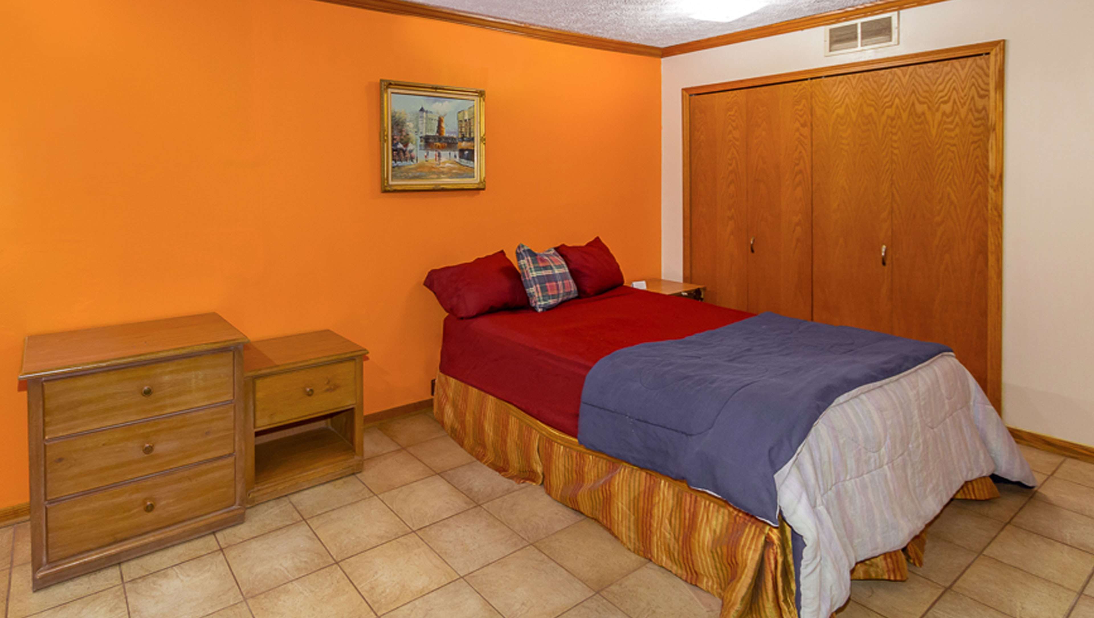 Magnuson Hotel Extended Stay C-guestroom-MH ExtendedStayCanton Ohio OH Guestroom JacuzziSuite.jpg