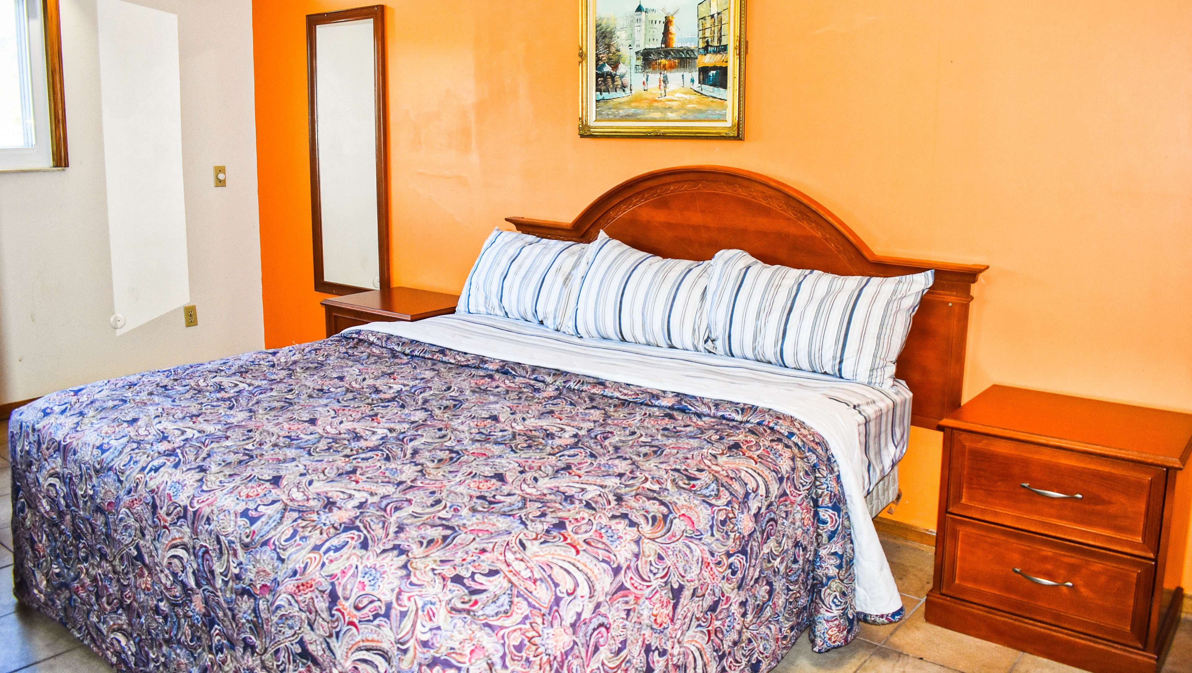 Magnuson Hotel Extended Stay C-guestroom-MH ExtendedStayCanton Ohio OH Guestroom King.jpg