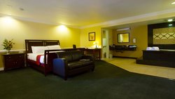  - Dynasty Suites Riverside