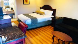  - Dynasty Suites Riverside