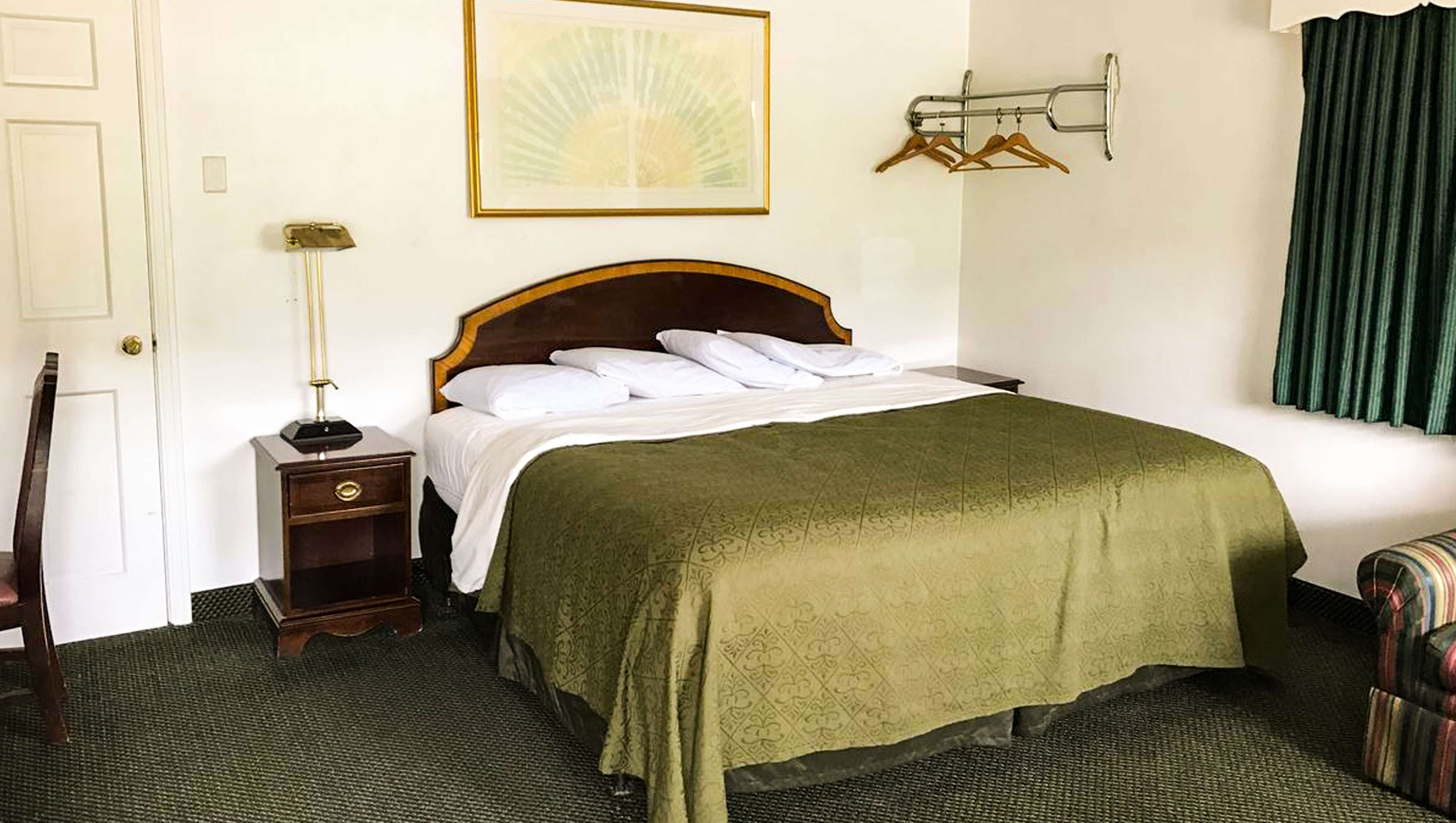 Relax Inn Altoona-guestroom-MH RelaxInn Altoona PA Guestroom King.jpg