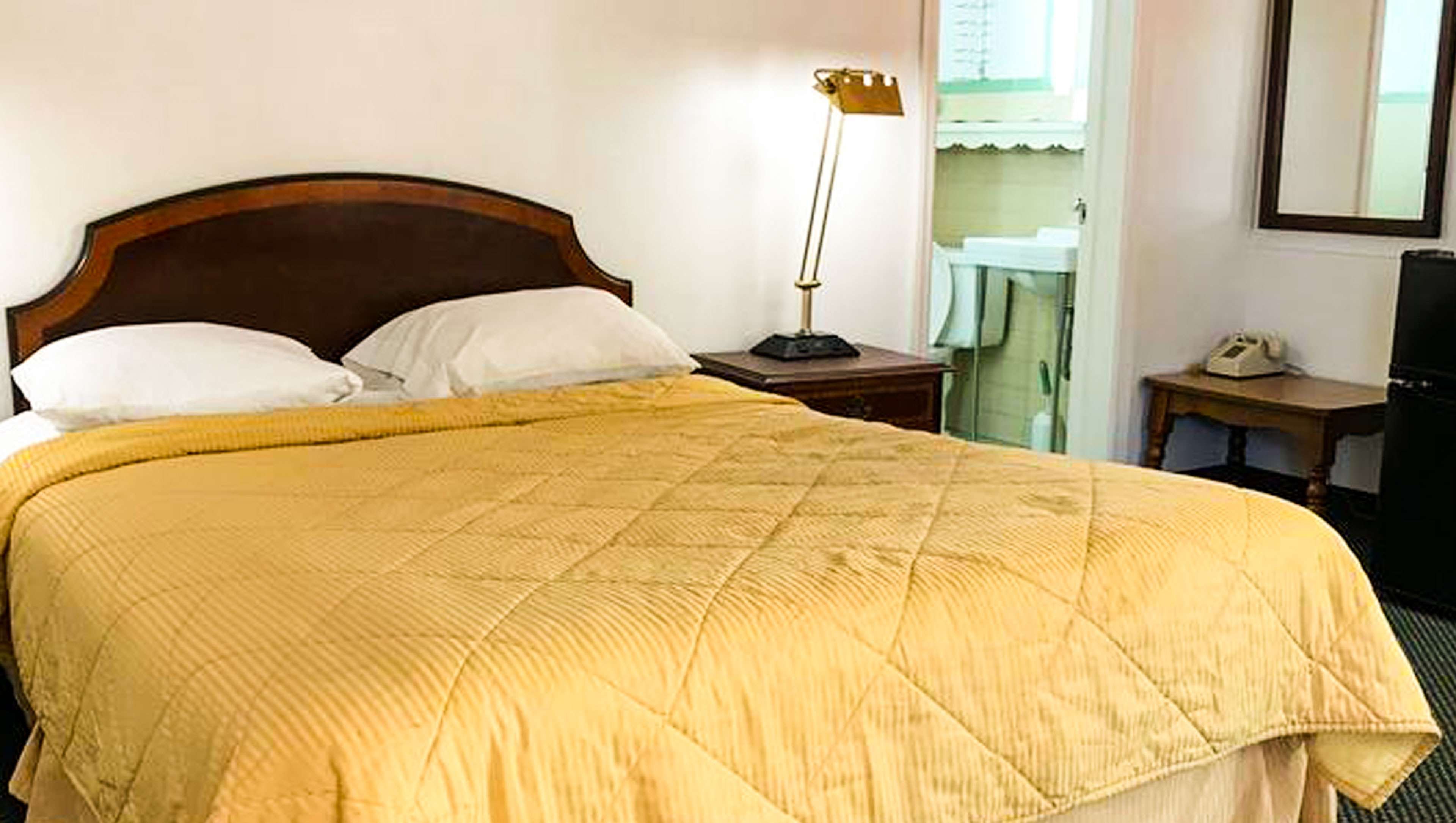Relax Inn Altoona-guestroom-MH RelaxInn Altoona PA Guestroom Suite.jpg