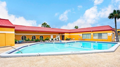 MH JacksonvilleDowntown Jacksonville FL Property OutdoorPool