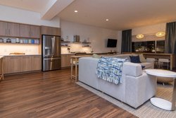  - Element Hotel Midtown St Louis - I-64, Exits 36C & 38A