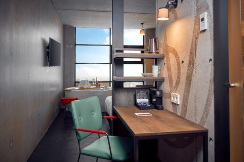Inntel Hotels Amsterdam Landmark Wellness Room Desk