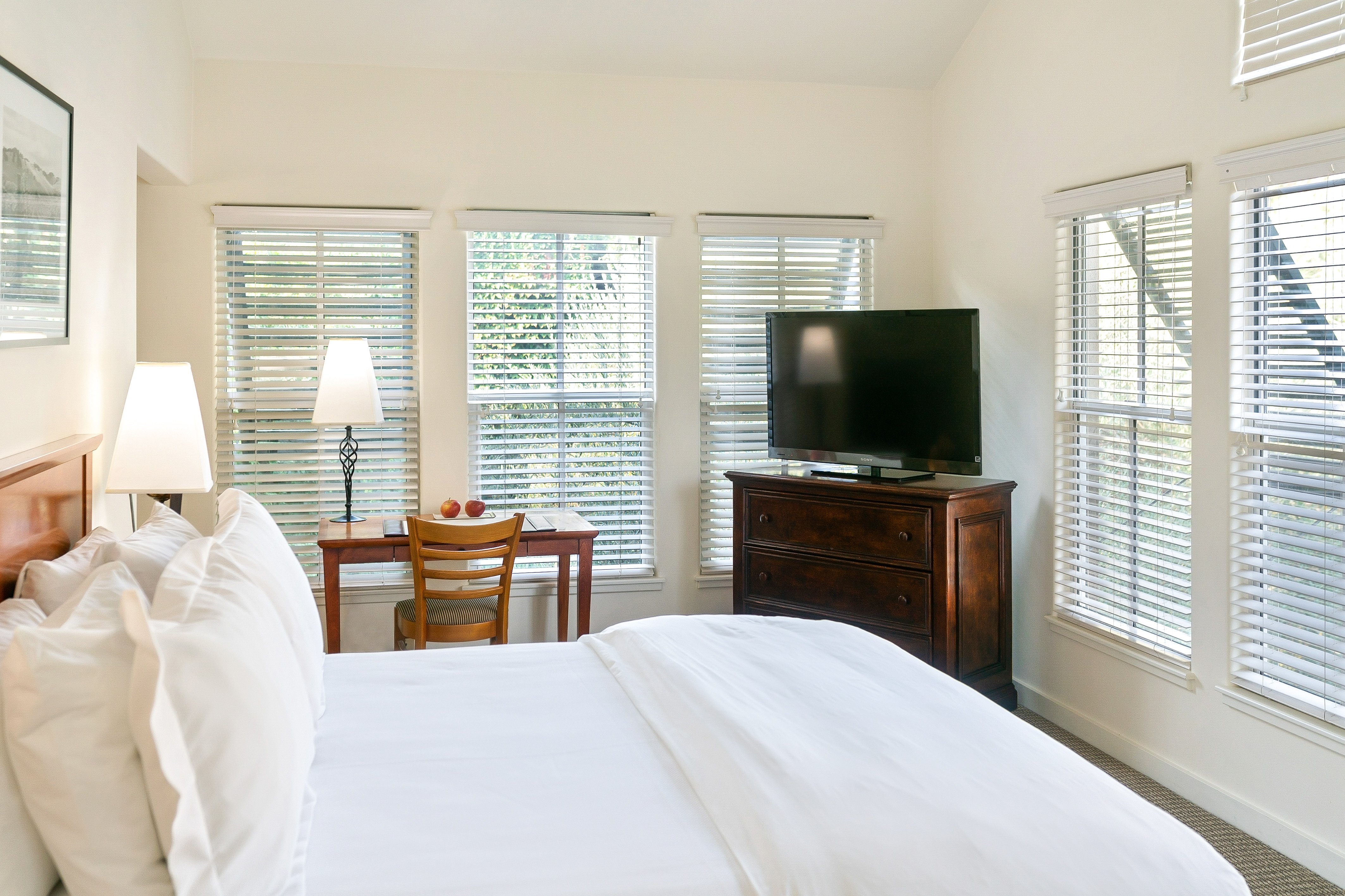 Southbridge Napa Valley-guestroom-Southbridge Suite Bedroom.jpg