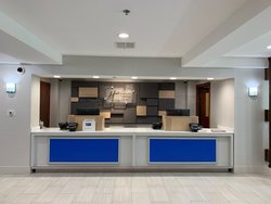  - Holiday Inn Express Woodland Hills - US 101, Exit 27