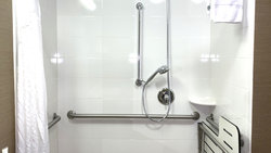  - Holiday Inn & Suites North Bakersfield