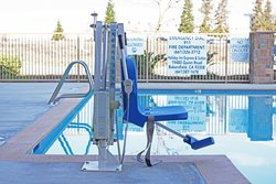  - Holiday Inn Express & Suites Airport Bakersfield