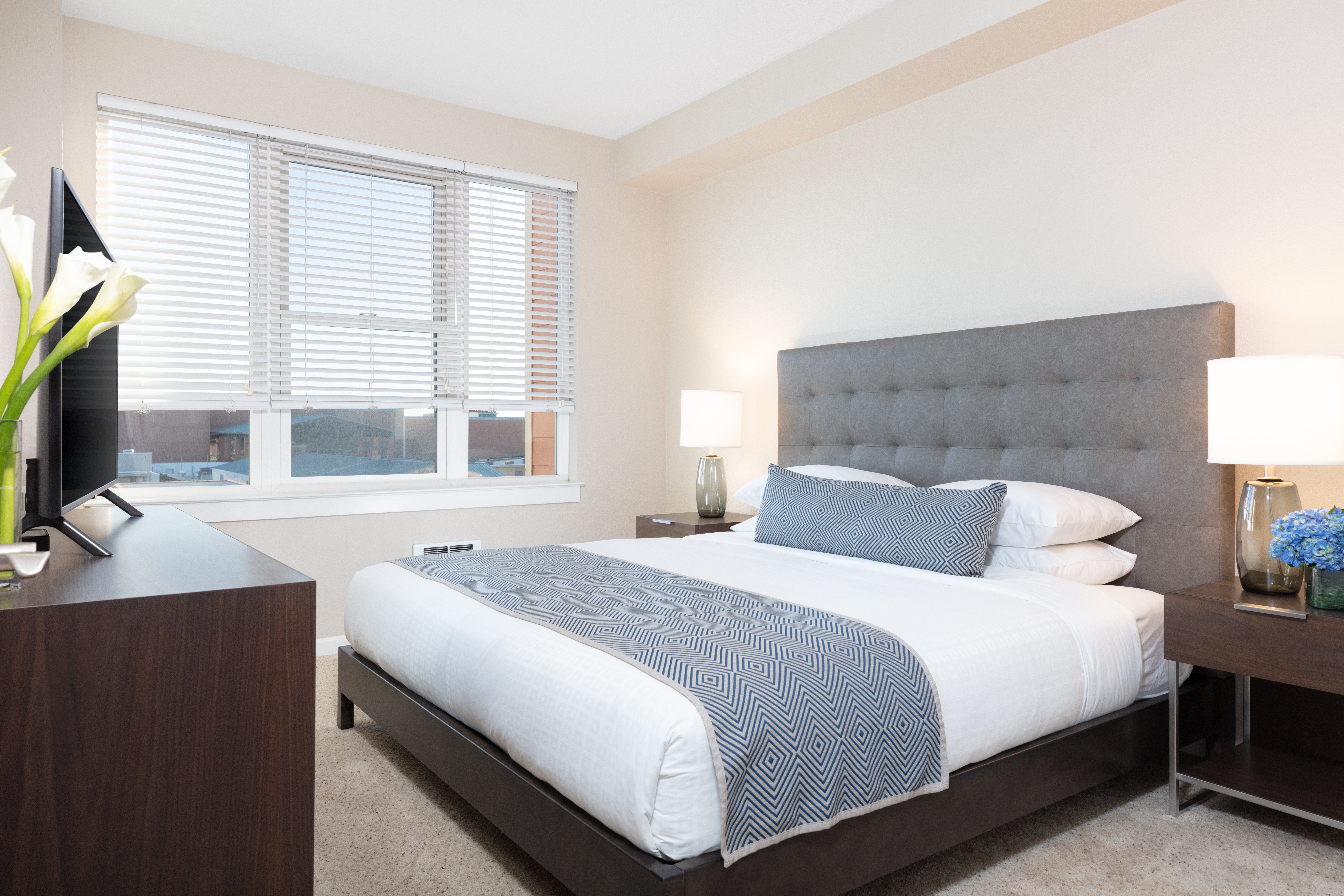 AVE EMERYVILLE AT BAY STREET-guestroom-King Bedroom.jpg