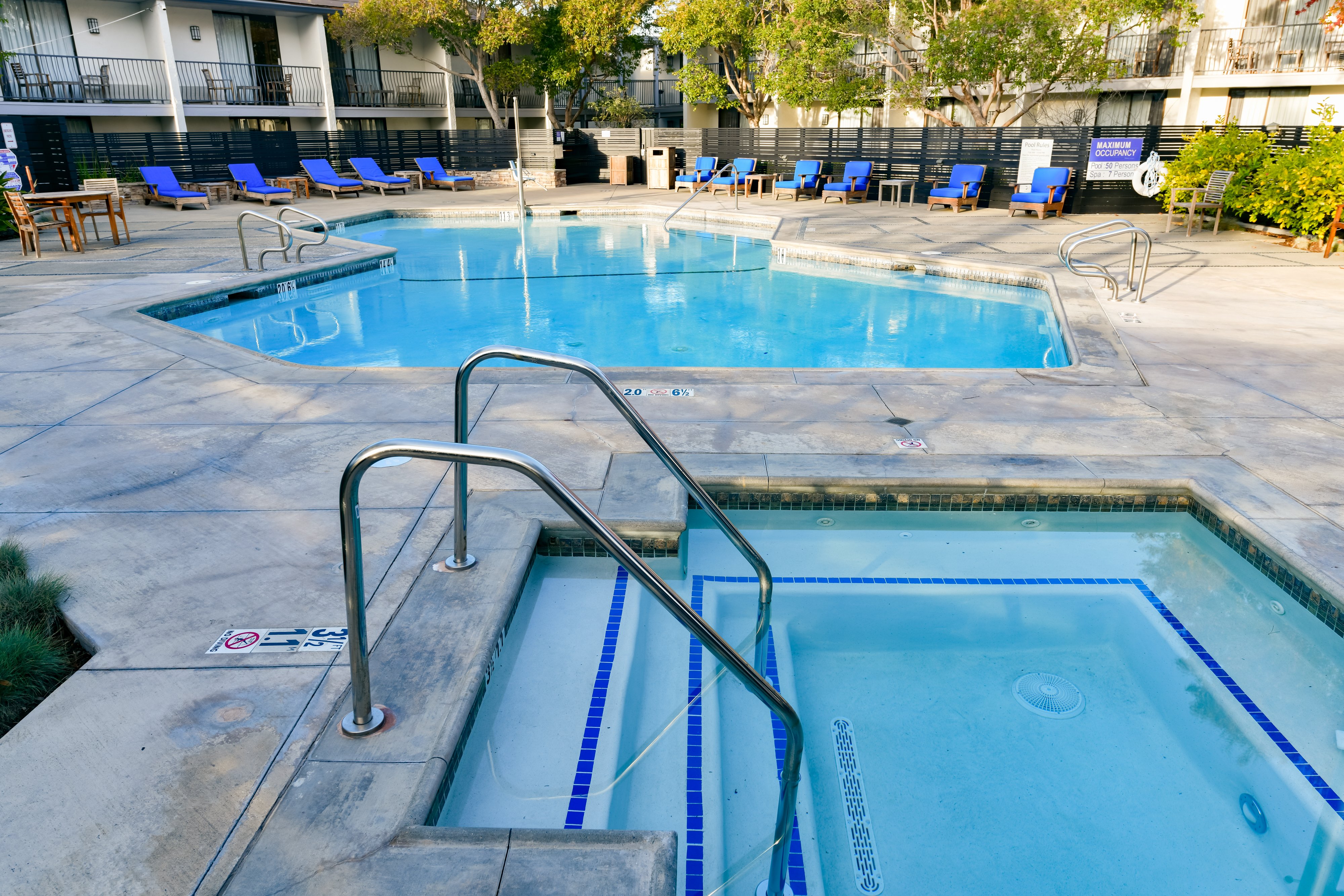 HOLIDAY INN EXPRESS MILL VALLEY BY-guestroom-Hot-Tub.jpg