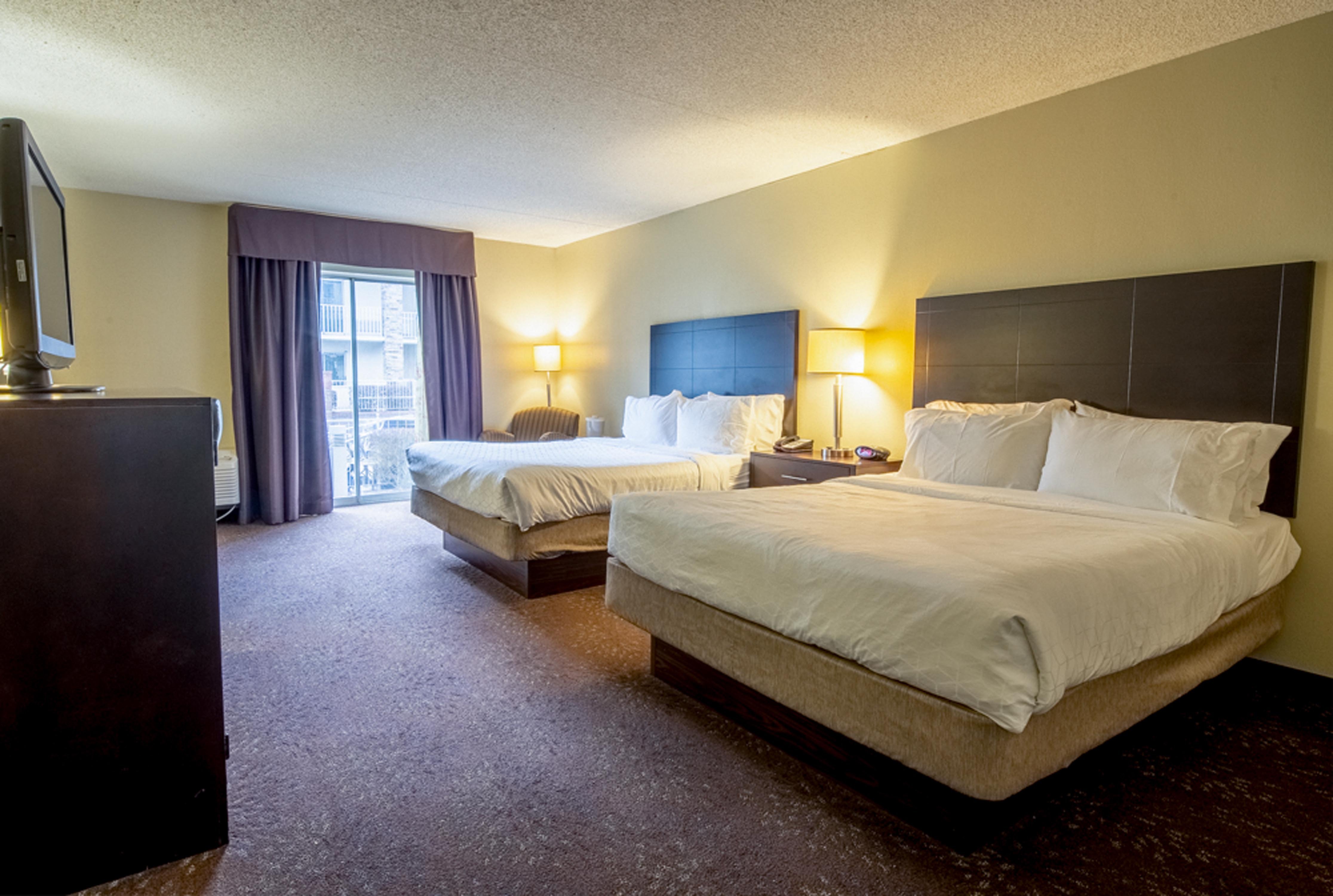 HOLIDAY INN EXP STES AIRPORT BY IHG, photo 3